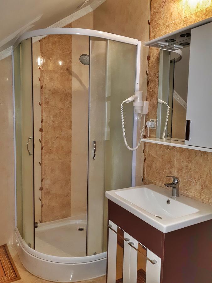 Knyazhyi Dvir Apartment Strigalnya Luaran gambar