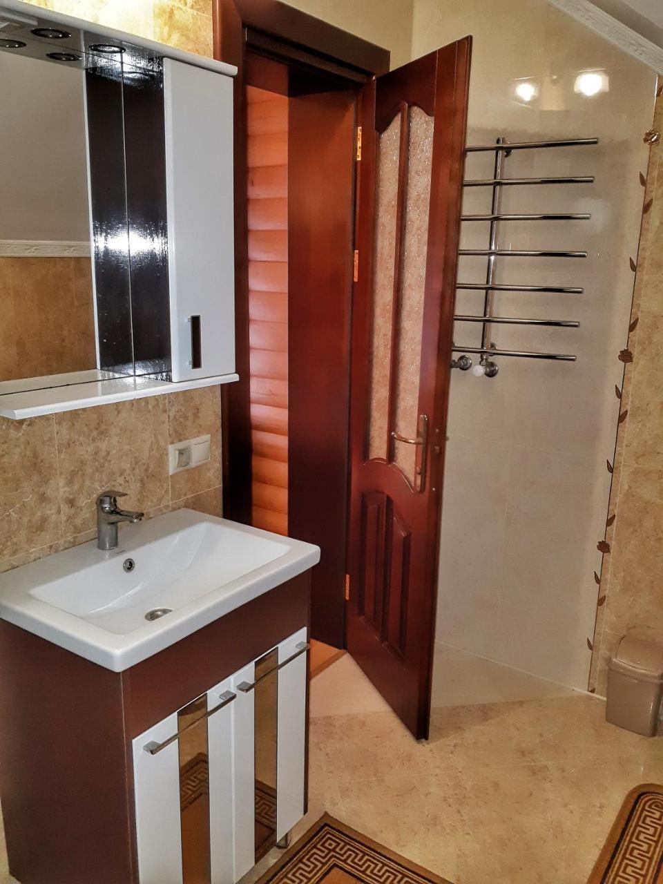 Knyazhyi Dvir Apartment Strigalnya Luaran gambar