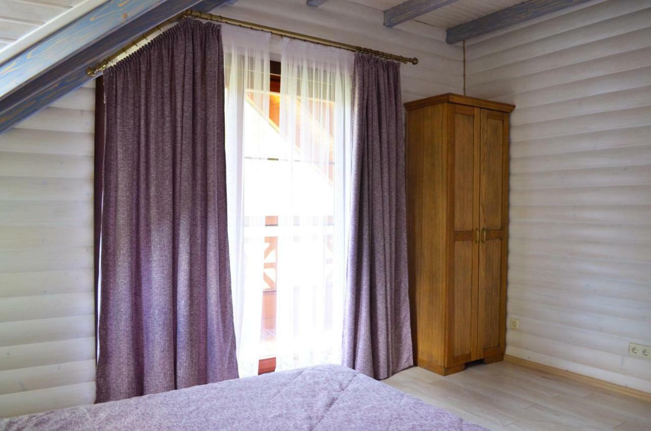 Knyazhyi Dvir Apartment Strigalnya Luaran gambar