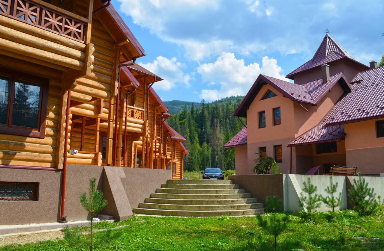 Knyazhyi Dvir Apartment Strigalnya Luaran gambar